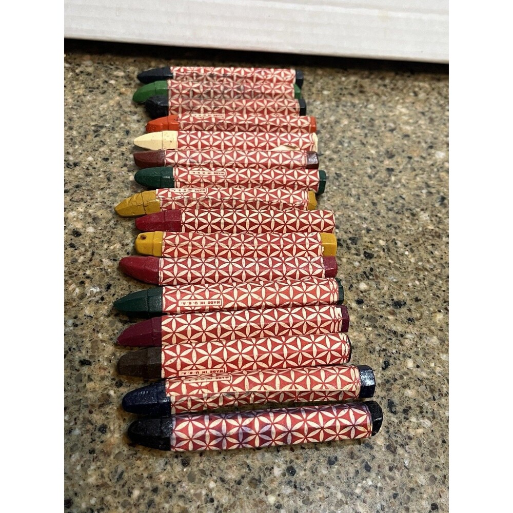 16 Vintage 1930s Milton Bradley Big Boy Crayons
